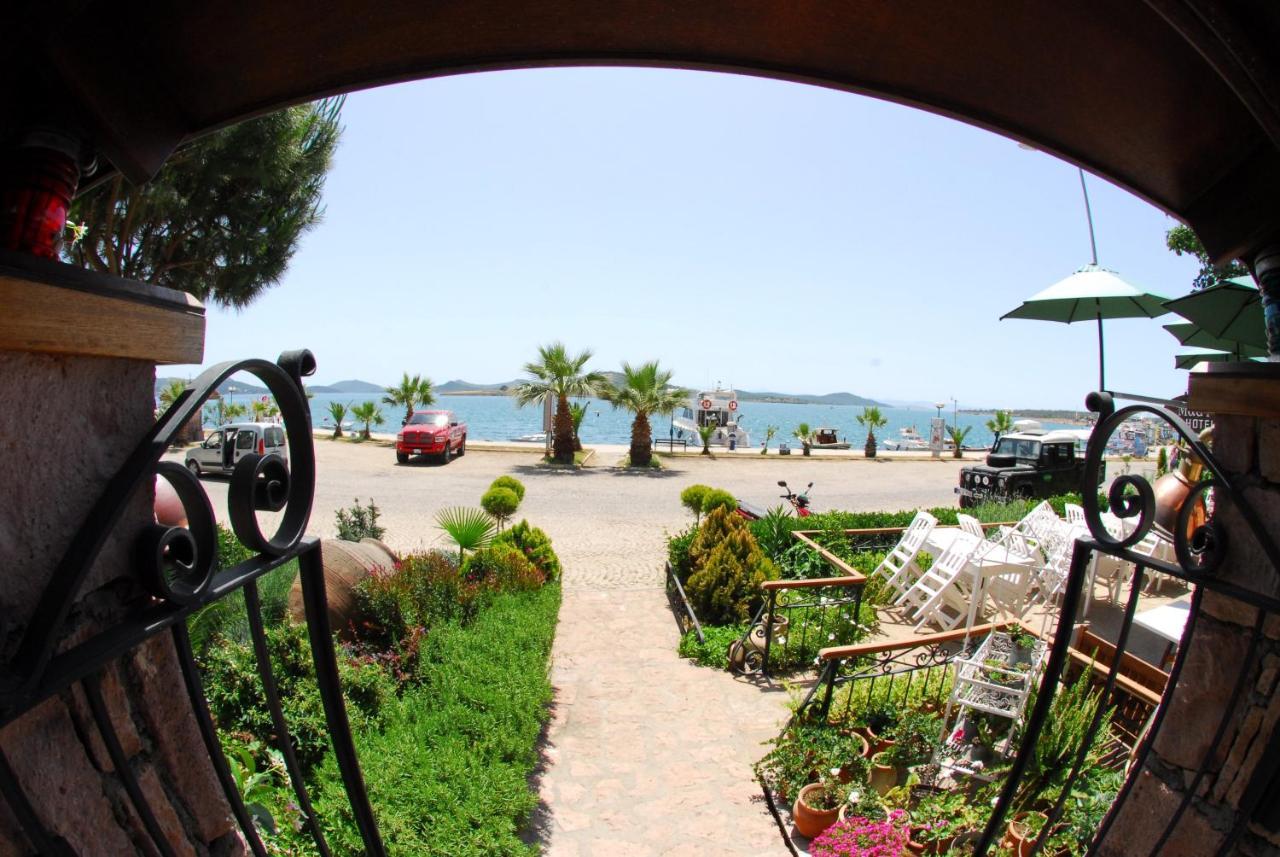 Aliye Hanim Hotel Ayvalik Bagian luar foto