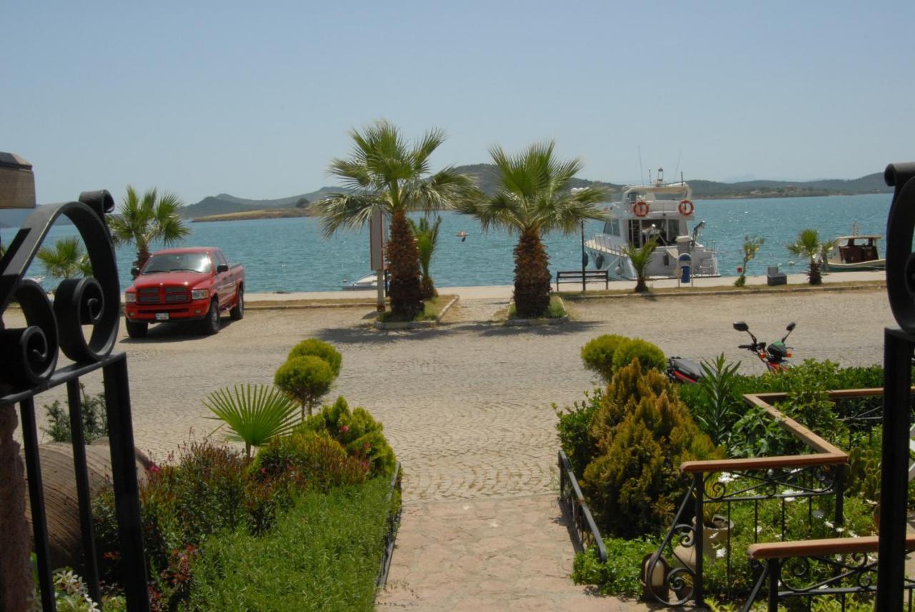 Aliye Hanim Hotel Ayvalik Bagian luar foto