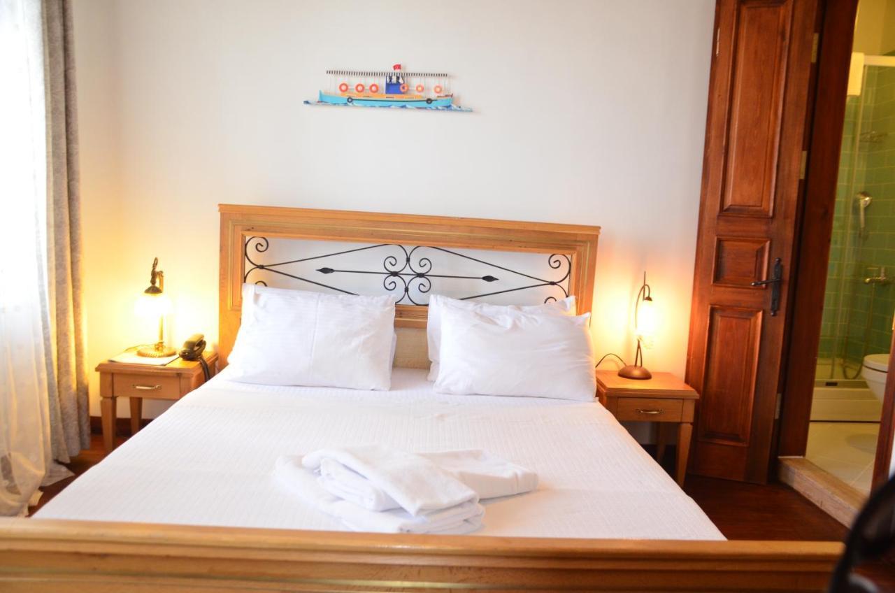 Aliye Hanim Hotel Ayvalik Bagian luar foto