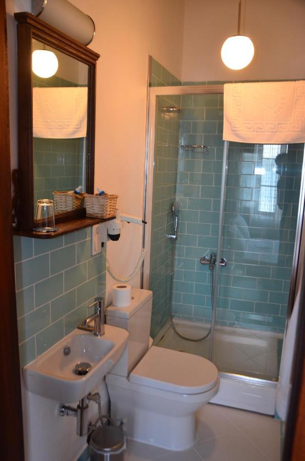 Aliye Hanim Hotel Ayvalik Bagian luar foto