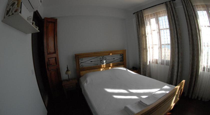 Aliye Hanim Hotel Ayvalik Bagian luar foto