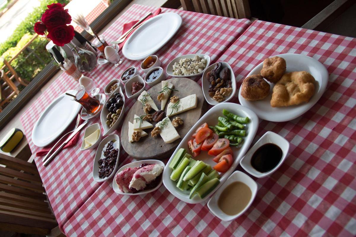 Aliye Hanim Hotel Ayvalik Bagian luar foto