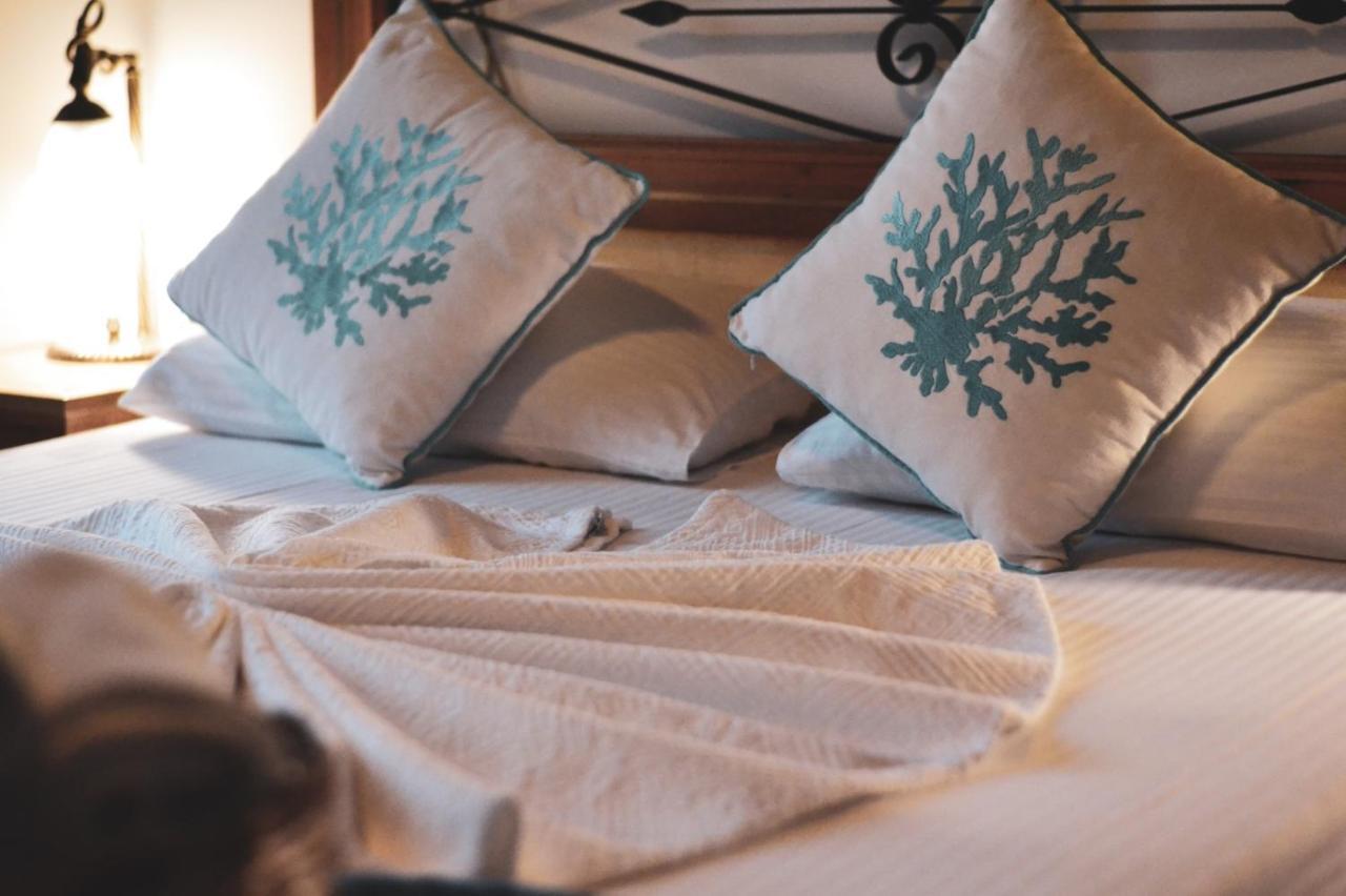 Aliye Hanim Hotel Ayvalik Bagian luar foto