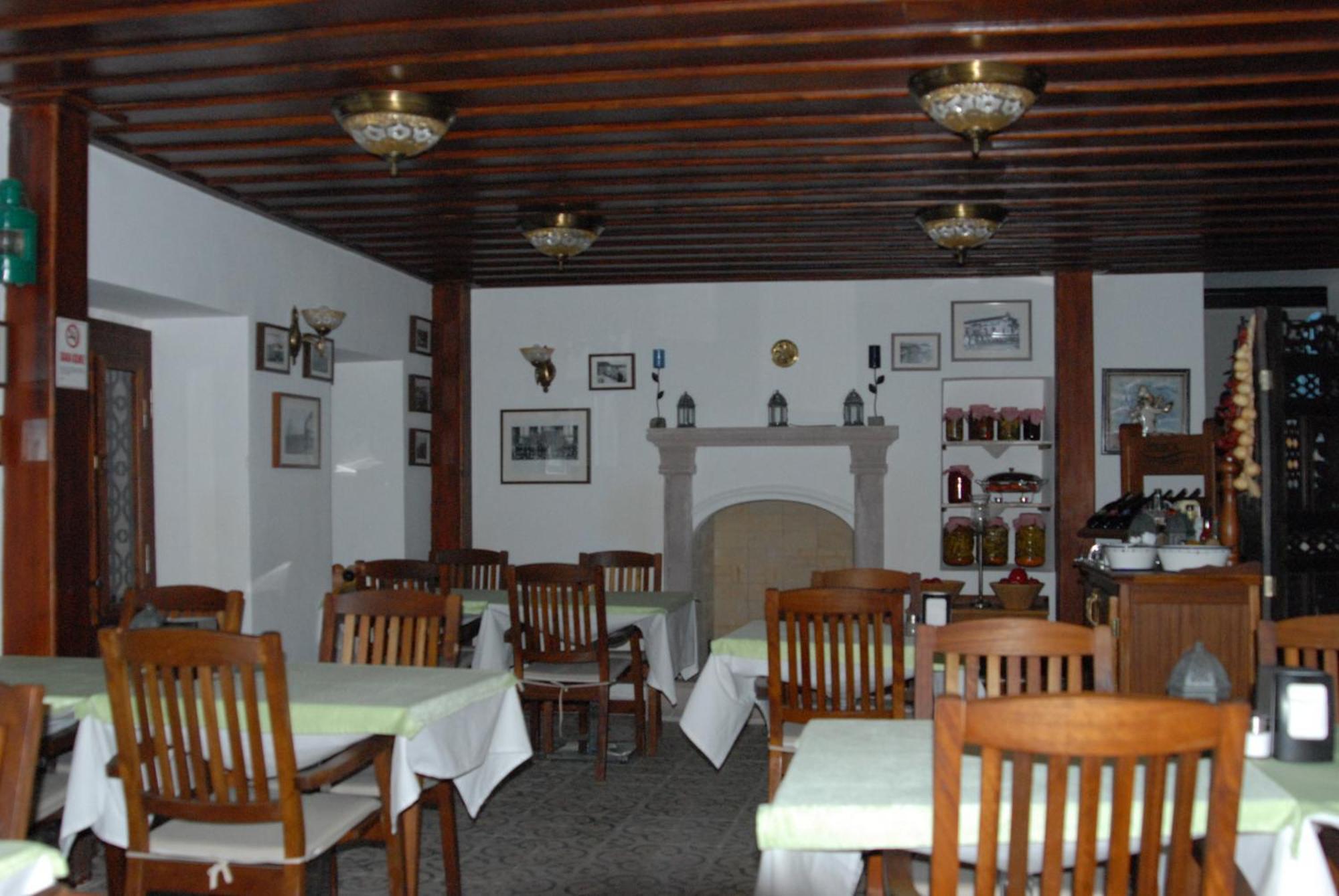 Aliye Hanim Hotel Ayvalik Bagian luar foto