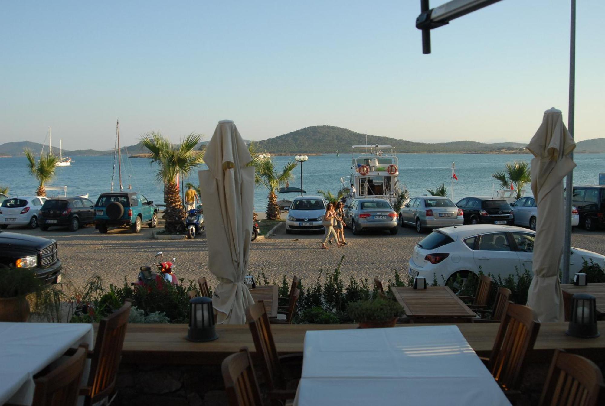 Aliye Hanim Hotel Ayvalik Bagian luar foto