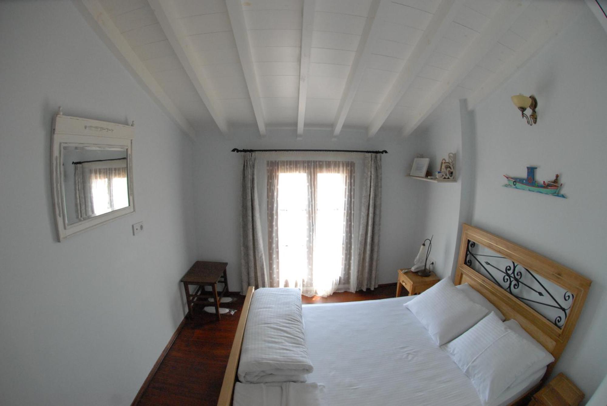 Aliye Hanim Hotel Ayvalik Bagian luar foto