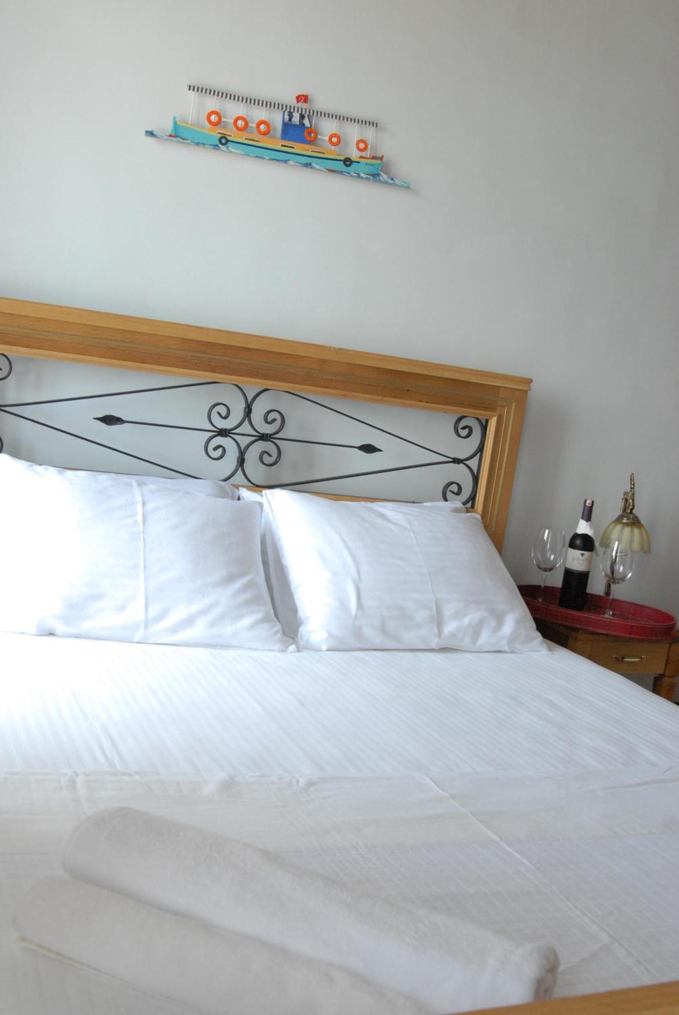 Aliye Hanim Hotel Ayvalik Bagian luar foto