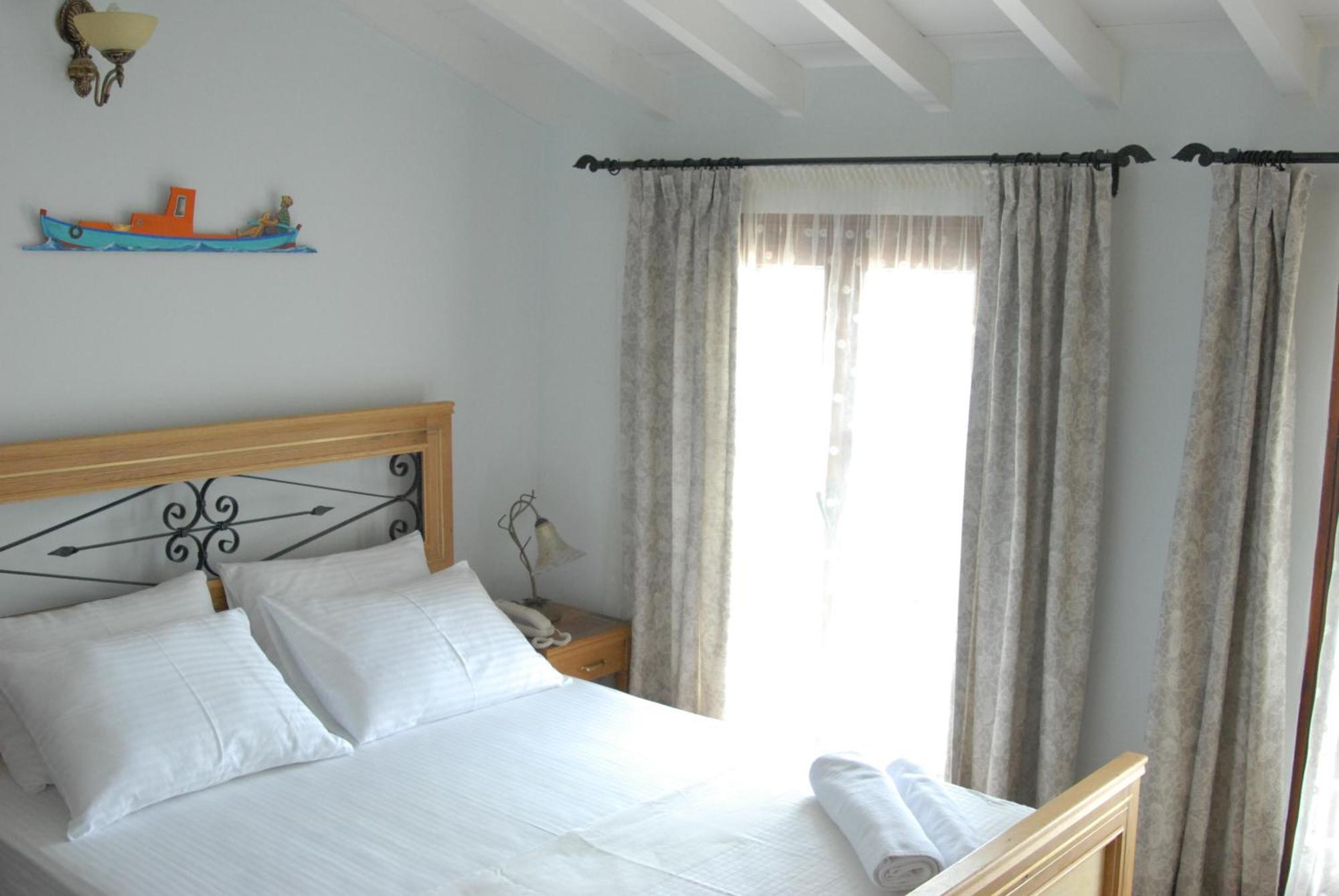 Aliye Hanim Hotel Ayvalik Bagian luar foto