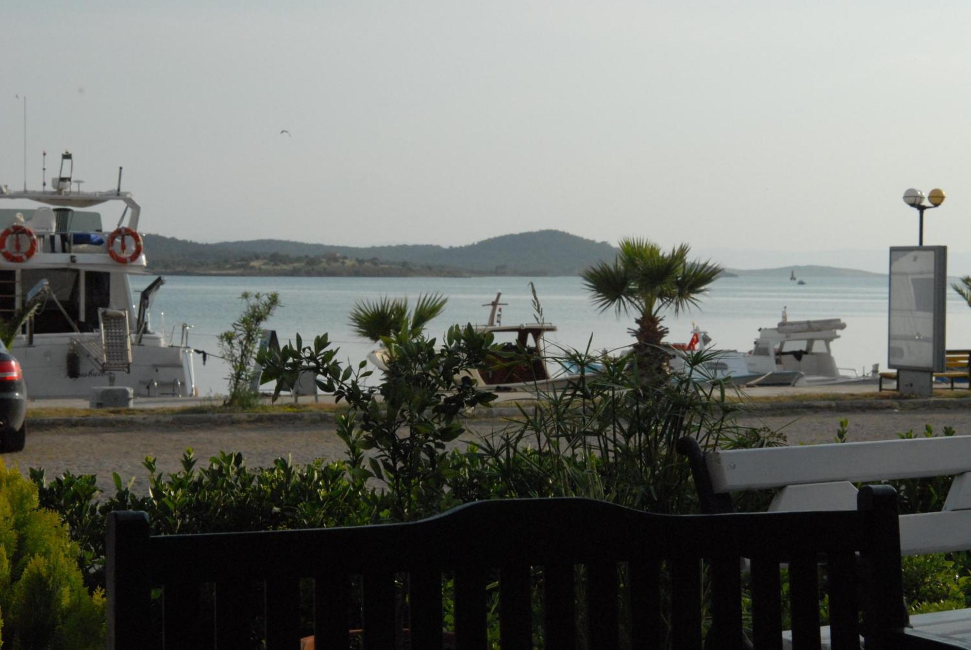Aliye Hanim Hotel Ayvalik Bagian luar foto