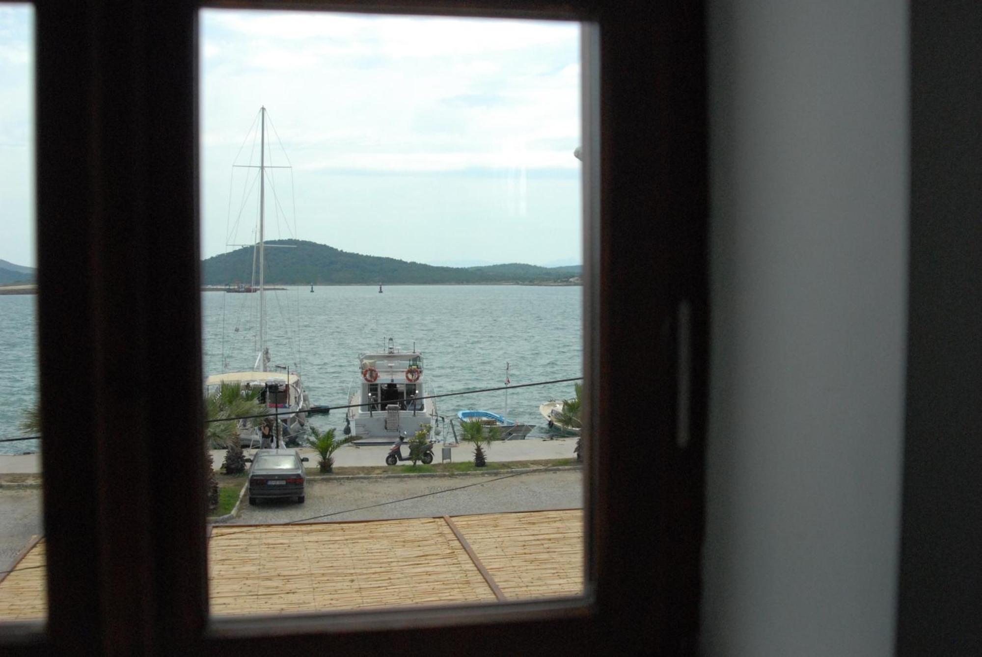 Aliye Hanim Hotel Ayvalik Bagian luar foto