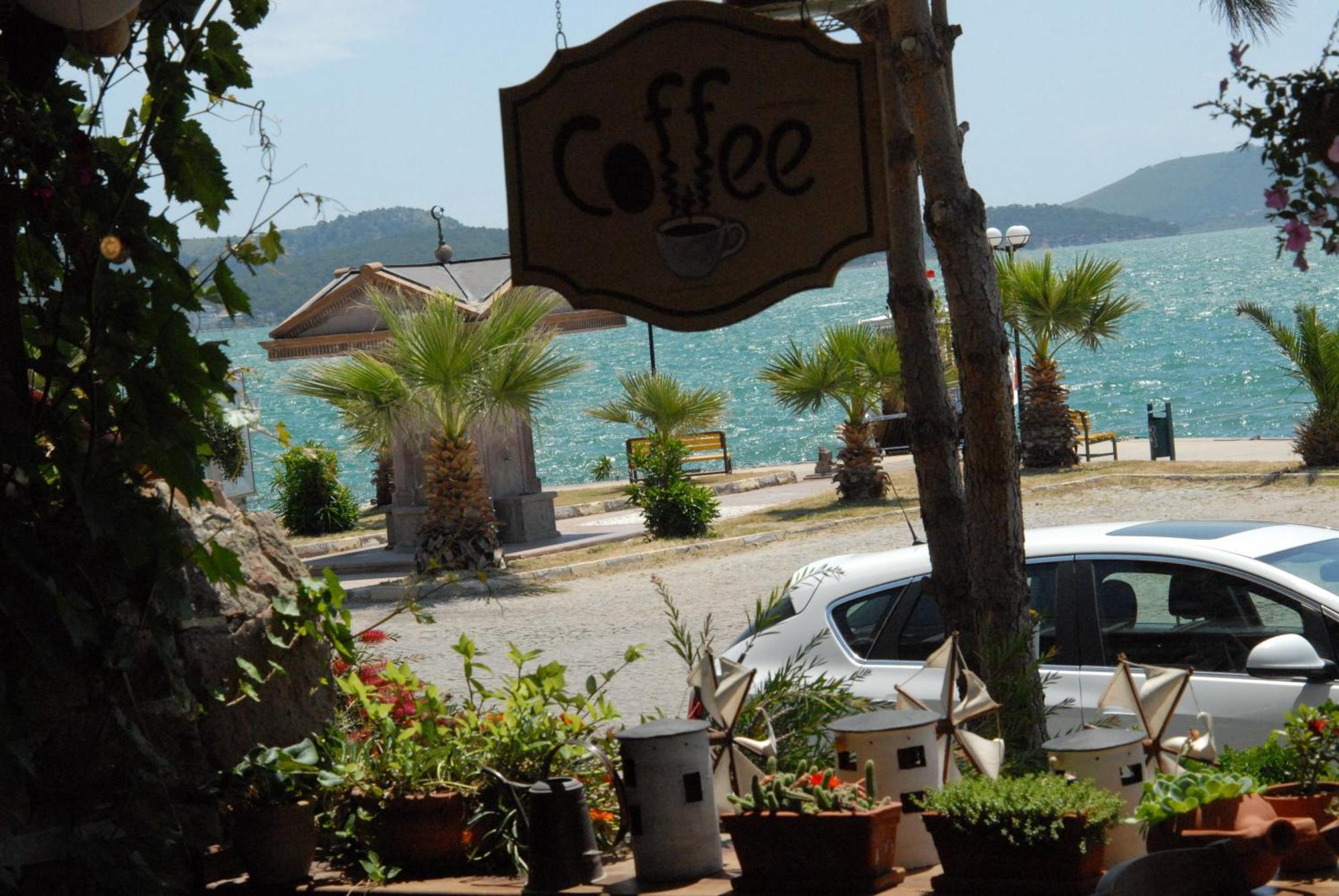 Aliye Hanim Hotel Ayvalik Bagian luar foto